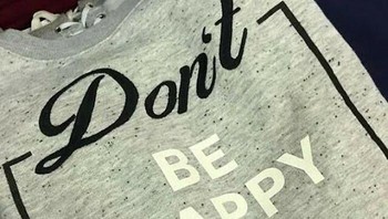 Dont be Happy. Worry. Foto: designfailures via Bored Panda