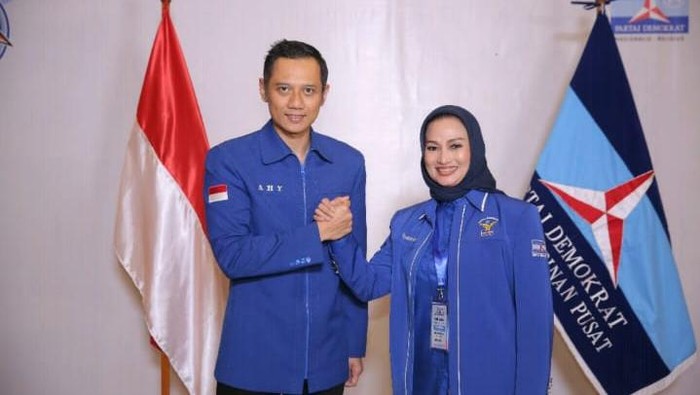 Ketua DPC Demokrat Jatim Lucy Kurniasari bersama Ketum Demokrat AHY.