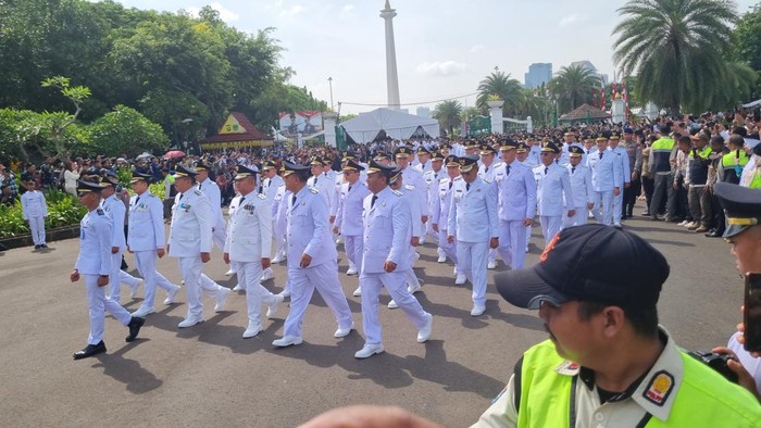 Kirab kepala daerah dari Monas ke Istana jelang pelantikan (Taufiq/detikcom)
