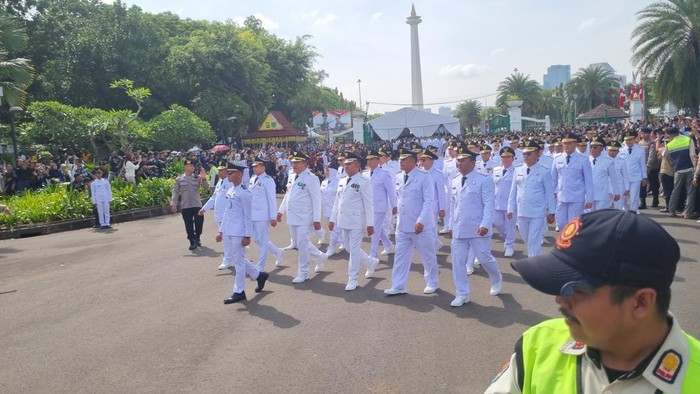 Kirab kepala daerah dari Monas ke Istana jelang pelantikan (Taufiq/detikcom)
