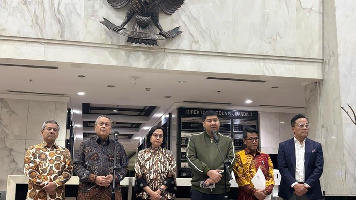 Konferensi Pers hasil rapat 3 juta rumah hasil rapat 3 juta rumah di kantor Menkeu Sri Mulyani Indrawati.