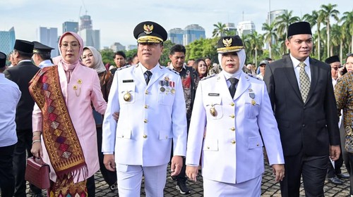 Lalu Muhamad Iqbal dan Indah Dhamayanti Putri (Iqbal-Dinda) berada di Monas, Jakarta, sebelum dilantik sebagai Gubernur dan Wagub NTB 2025-2030, Kamis (20/2/2025). (Dok. tim Iqbal-Dinda)