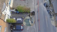 Pada hari itu juga, lubang lainnya muncul di dekat ruas jalan yang sama.   