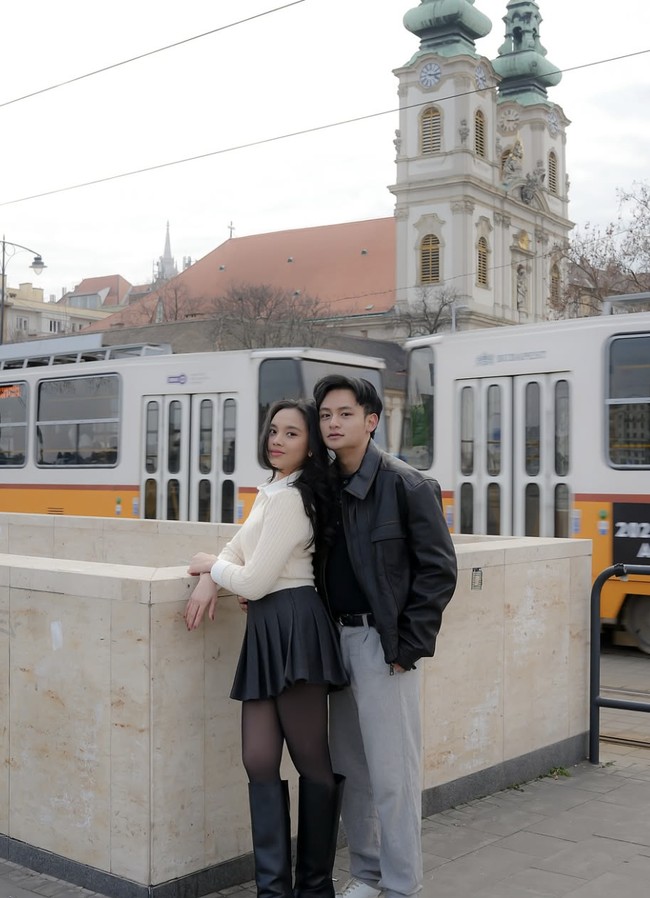 Momen kebersamaan mereka yang diabadikan dalam beberapa potret menunjukkan keduanya tampak serasi sebagai pasangan. Foto: dok. Instagram @randymartinnn