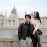 Selama di Budapest, pasangan ini menikmati berbagai destinasi ikonik, mulai dari Jembatan Chain yang megah hingga Fisherman’s Bastion dengan pemandangan indah Foto: dok. Instagram @randymartinnn