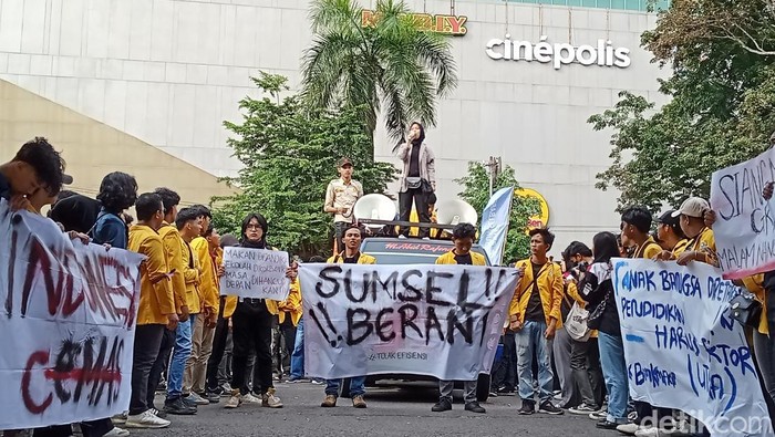 Mahasiswa Aliansi Sumsel Berani gelar aksi Indonesia Gelap kloter dua, bawa 9 tuntutan berbeda.