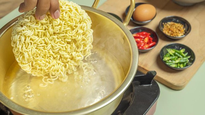 Masak mie instan