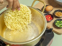 Duh! Kombinasi Mie Instan dengan 3 Makanan Ini Bisa Bikin Sakit