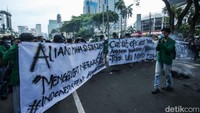 Aksi Indonesia Gelap ini jadi puncak kemarahan kelompok mahasiswa setelah sejumlah tuntutan mereka pada demo di hari Senin (17/2) belum digubris pemerintah.