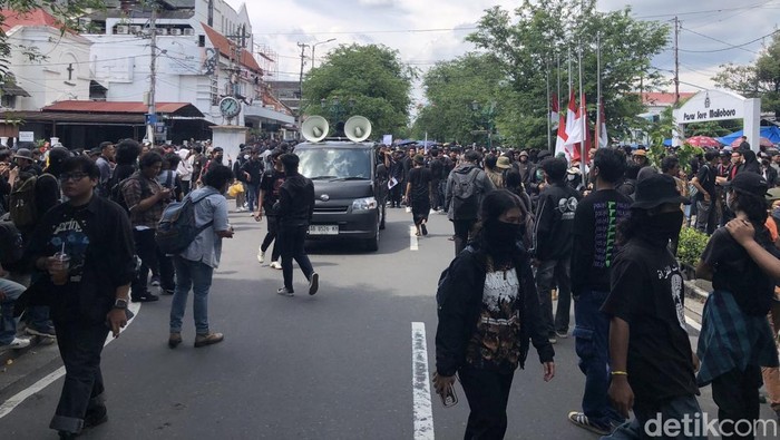 Massa Jogja Memanggil di kawasan Titik Nol Km, Kota Jogja, Kamis (20/2/2025).