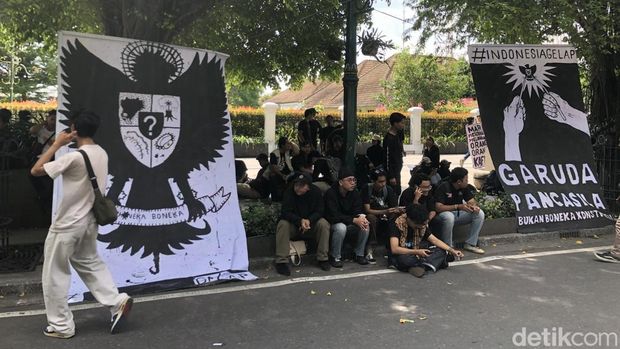 Massa Jogja Memanggil di kawasan Titik Nol Km, Kota Jogja, Kamis (20/2/2025).
