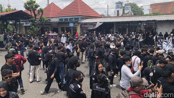 Massa mulai berkumpul di TKP ABA, Kota Jogja, Kamis (20/2/2025) siang.