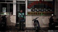 Subaki (52) asal Pacitan berharap adanya THR walaupun jumlahnya tidak banyak tetapi itu pun tidak jadi masalah.
