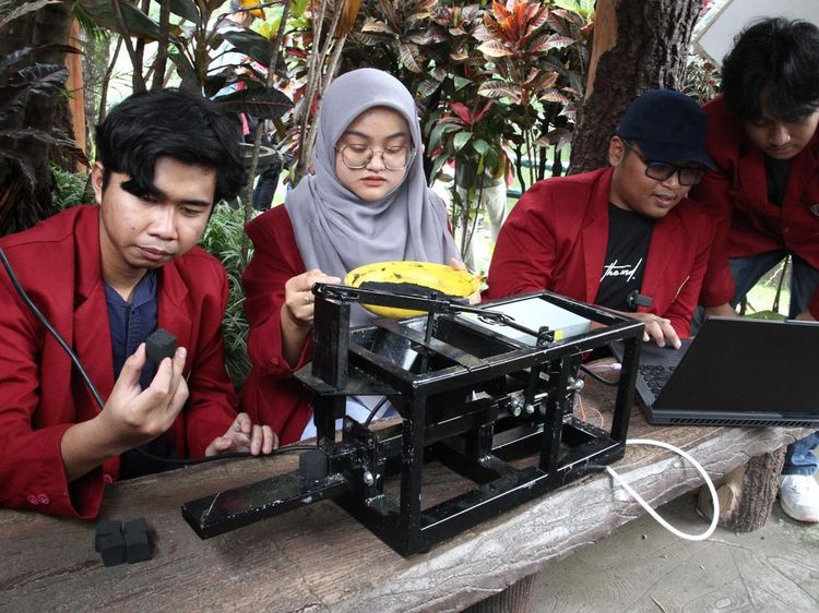 Mengintip Inovasi Alat Pembuatan Briket Berteknologi IOT di Malang