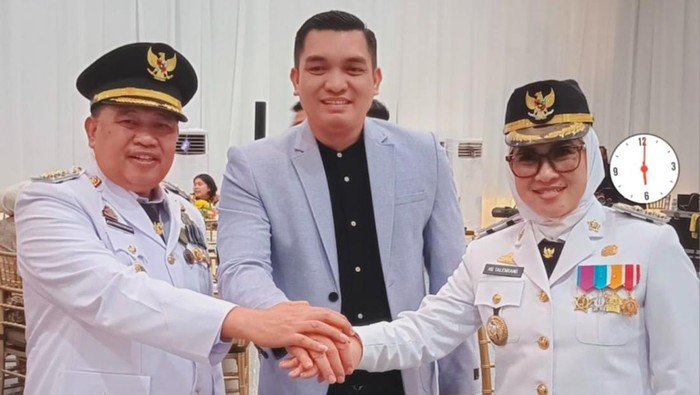 Dua bupati bersaudara tersebut yakni Mohammad Firdaus Daeng Manye sebagai Bupati Takalar dan adiknya, Sitti Husniah Talenrang selaku Bupati Gowa.