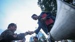Momen Mensesneg Temui Massa Aksi Indonesia Gelap di Patung Kuda