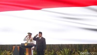 Acara ini diawali kirab dari Monas menuju Istana. Setelah itu, acara dilanjutkan dengan menyanyikan lagu Indonesia Raya.   