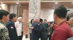 Momen Satryo Lepas Senyum Saat Sertijab ke Mendiktisaintek Baru Brian Yuliarto