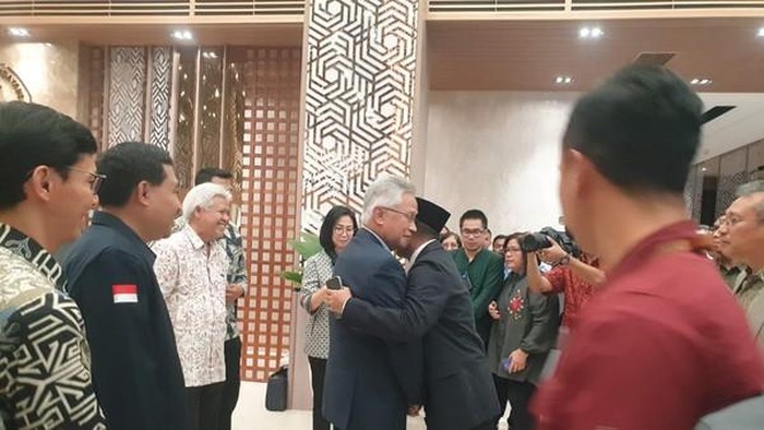 Momen sertijab Satryo kepada Mendiktiksaintek baru, Brian Yuliarto Momen sertijab Satryo kepada Mendiktiksaintek baru, Brian Yuliarto