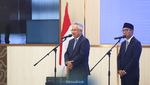 Momen Satryo Lepas Senyum Saat Sertijab ke Mendiktisaintek Baru Brian Yuliarto