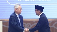 Mengangkat Profesor Brian Yuliarto PhD sebagai Menteri Pendidikan Tinggi, Sains, dan Teknologi, Kabinet Merah Putih dalam sisa masa jabatan periode tahun 2024-2029 ketiga dan seterusnya. Ditetapkan di Jakarta pada tanggal 18 Februari 2025, ujar Kepala Bidang Administrasi Aparatur Kementerian Sekretariat Negara (Kemensetneg) Nanik Purwanti saat pelantikan. Foto: Kemendiktisaintek