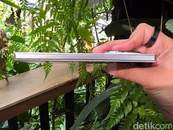 Unboxing Oppo Find N5, HP Layar Lipat Tertipis di Dunia