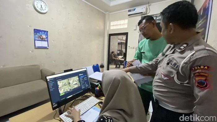 Kasi Gar Subdit Gakkum Ditlantas Polda Jateng, Kompol Indra Hartono di Posko pelayanan konfirmasi ETLE, Polda Jateng, Kecamatan Semarang Selatan, Kamis (20/2/2025).
