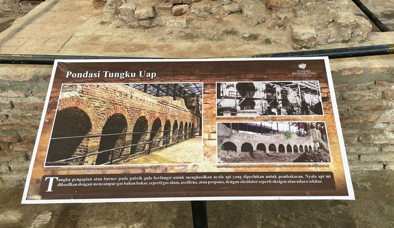Bangunan bekas pondasi tungku uap mesin pabrik gula di Rest Area Heritage Banjaratma KM 260B, di ruas Tol Pemalang-Pejagan arah Jakarta, Brebes, Jawa Tengah.