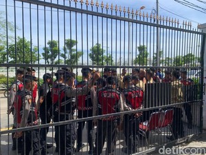 PN Jakut Dijaga Ketat Polisi Jelang Sidang Lanjutan Kasus Razman Vs Hotman
