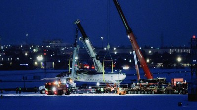 Pesawat Delta Airlines yang Terbalik di Kanada Dievakuasi