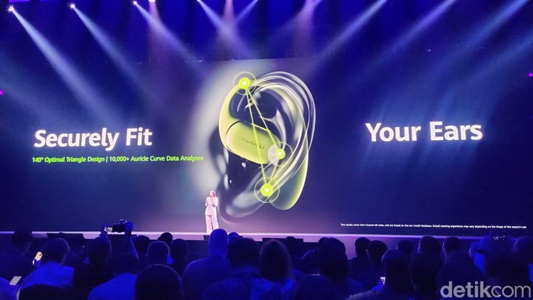 Huawei FreeArc resmi diluncurkan global. Begini tampilan perangkat wearable terbaru kepunyaan Huawei yang punya desain ergonomis dan nyaman di telinga.