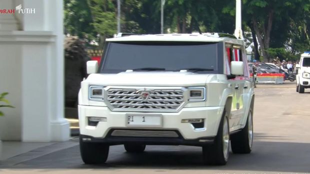 Prabowo tiba dengan mobil kepresidenan RI-1 (dok. YouTube Setpres)