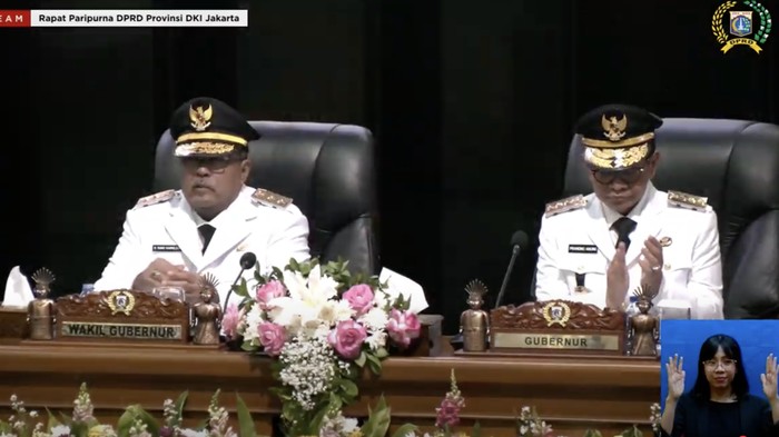 Pramono dan Rano Karno hadiri rapat paripurna penyampaian pidato perdana Gubernur Jakarta. (Dok. YouTube DPRD Jakarta).