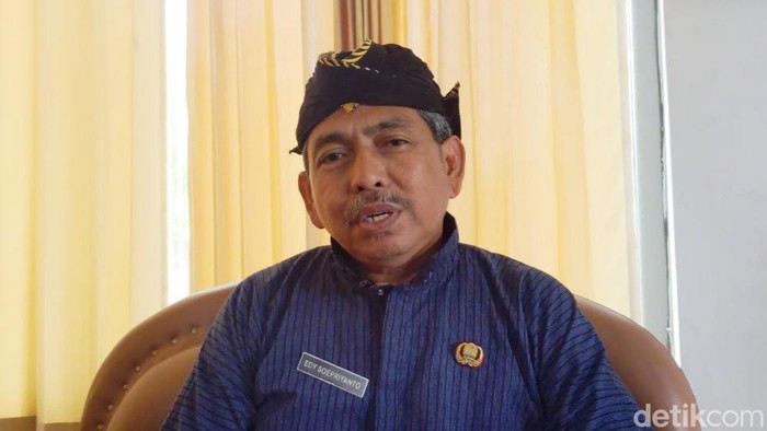 Sekda Trenggalek Supriyanto saat menjelaskan soal efisiensi mati-matian.