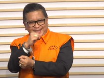 Resmi Ditahan KPK, Hasto Tersenyum Berompi Oranye