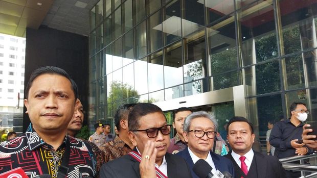 Sekjen PDIP Hasto Kristiyanto tiba di KPK (Fadil/detikcom)