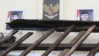 Akibatnya sebanyak 210 siswa dari enam kelas sementara menjalani proses belajar mengajar secara daring.