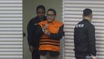 Senyum dan Kepalan Tangan Hasto Saat Resmi Ditahan KPK