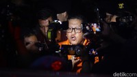 Hasto akan menjalani penahanan di Rutan KPK untuk 20 hari pertama. Hasto ditetapkan sebagai tersangka KPK per 24 Desember 2024 lalu. Ia diduga punya andil dalam kasus suap mantan komisioner KPU, Wahyu Setiawan. Kala itu, Hasto diduga menyuap Wahyu Setiawan agar Harun Masiku dapat menjadi anggota DPR melalui PAW (Pergantian Antarwaktu). (Ari Saputra)
