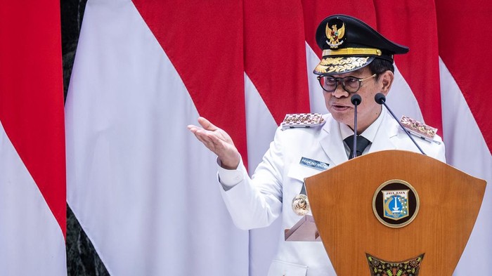 Gubernur DKI Jakarta Pramono Anung memberikan sambutan usai serah terima jabatan di Balai Kota, Jakarta, Kamis (20/2/2025). Pramono Anung dan Rano Karno resmi mengemban tugas sebagai Gubernur dan Wakil Gubernur Jakarta periode 2025-2030.  ANTARA FOTO/Bayu Pratama S./rwa.