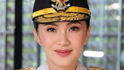 Potret Cantik Sherly Tjoanda dengan Makeup Flawless Saat Dilantik Jadi Gubernur