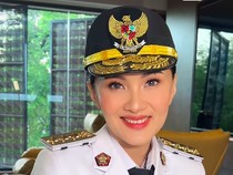 Meliuk-liuk! Aksi Free Diving Gubernur Sherly Pamerkan Lautan Malut