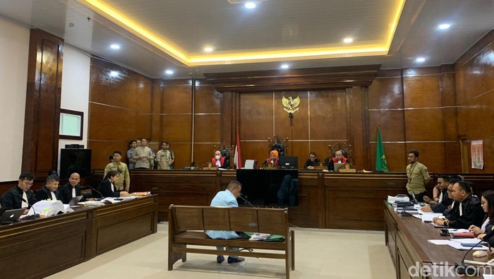 Sidang kasus dugaan pencemaran nama baik dengan terdakwa Razman Arif Nasution digelar tertutup di PN Jakut (Mulia/detikcom)