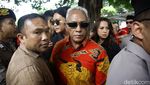 Simpatisan PDIP Geruduk Gedung KPK Saat Hasto Diperiksa