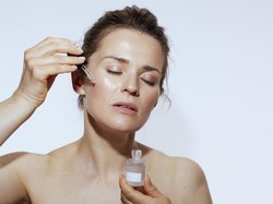 Setelah Pakai Retinol Boleh Pakai Krim Malam? Ini Urutan Skincare Malam