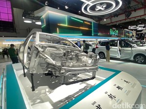 Kode Keras! Suzuki Pamer Rangka Fronx di IIMS?