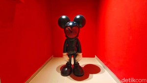 Pameran ini memunculkan fase penting untuk penciptaan Mickiv, yang berasal dari Mickey Mouse. Ini bukan tikus, ada fase karya sebelum Mickiv, tapi yang sekarang (dipamerin) adalah Mickiv dan setelahnya.