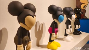 Arkiv Vilmansa dikenal sebagai perupa kontemporer yang sukses mendunia. Karya-karyanya tak cuma lukisan maupun patung saja, tapi ia menjelajahi ranah art toys yang buat namanya melambung.