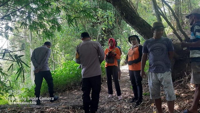 Tim SAR gabungan saat melakukan pencarian di Sungai Opak, Nangsri, Srihardono, Pundong, Bantul, Kamis (20/2/2025).