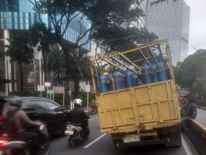 Hati-hati Ada Truk Gangguan di Gatot Subroto arah Kuningan
